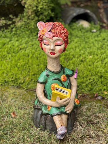 Lilly Mini garden Girl